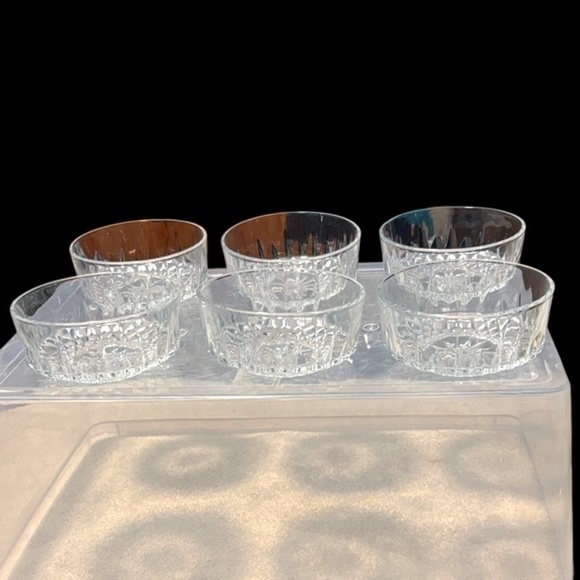 Set of Six Vintage Clear Glass Dessert Bowls - Picture 16 of 16